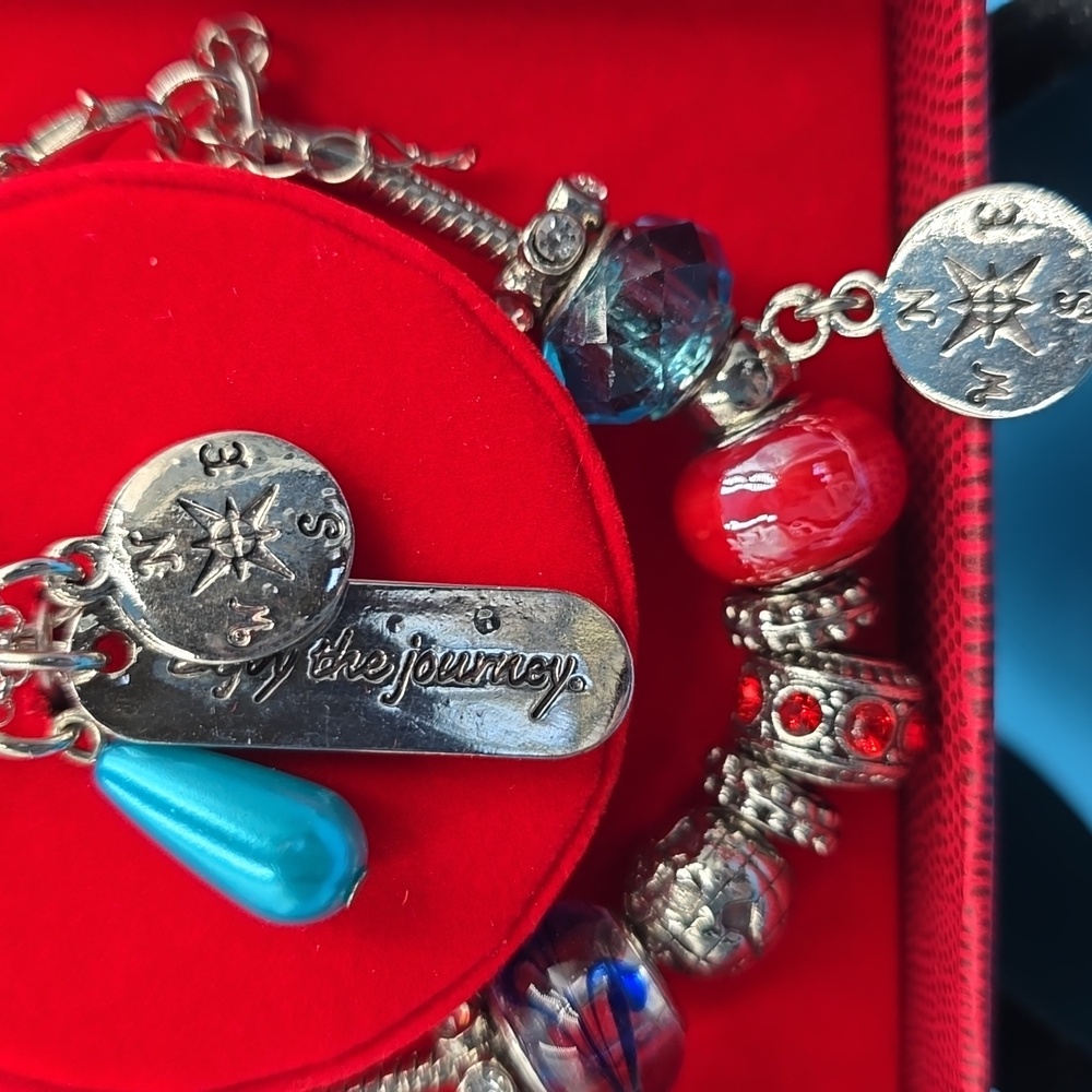 Glam & Glow Necklace & Bracelet Set "Enjoy The Journey" Compass Rose Adjustable - Picture 4 of 10